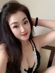 Lily, Levice, 27 rokov