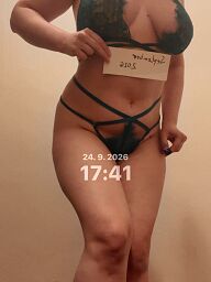 Mellynda, Bratislava - Nové Mesto, 33 rokov
