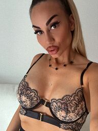 Alya, Levice, 28 years