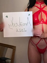Ellie Nuru, Poprad, 23 rokov