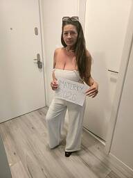 Laura, Bratislava - Petržalka, 45 rokov