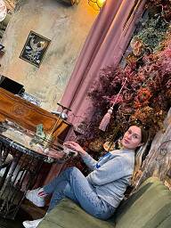Simona, Sala, 22 years